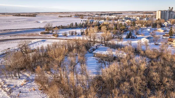 $650,000 | 102 County Road 1, Fessenden, ND 58438