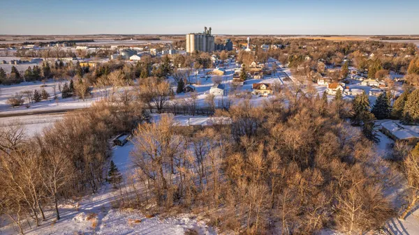 $650,000 | 102 County Road 1, Fessenden, ND 58438