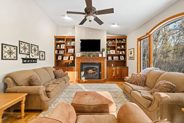 $650,000 | 102 County Road 1, Fessenden, ND 58438