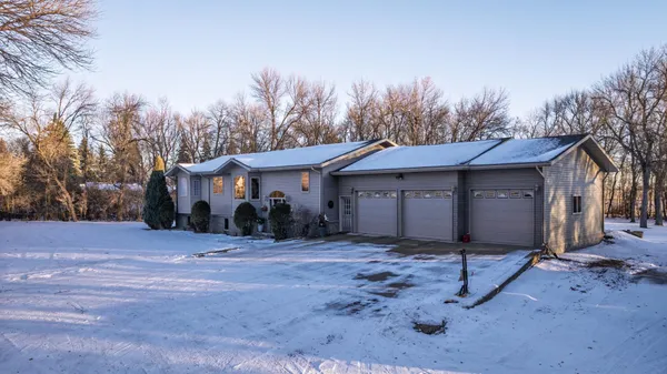 $650,000 | 102 County Road 1, Fessenden, ND 58438