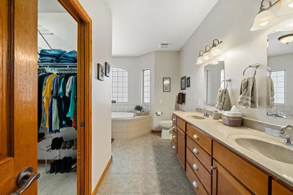 $650,000 | 102 County Road 1, Fessenden, ND 58438