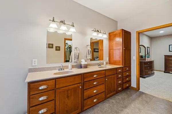 $650,000 | 102 County Road 1, Fessenden, ND 58438