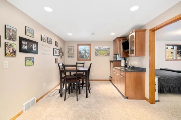 $650,000 | 102 County Road 1, Fessenden, ND 58438