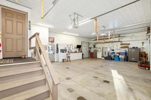 $650,000 | 102 County Road 1, Fessenden, ND 58438