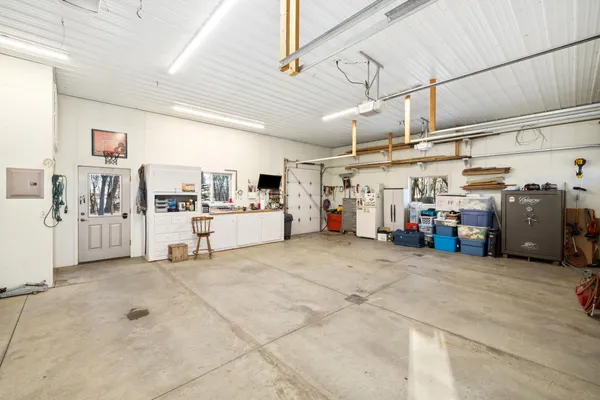 $650,000 | 102 County Road 1, Fessenden, ND 58438