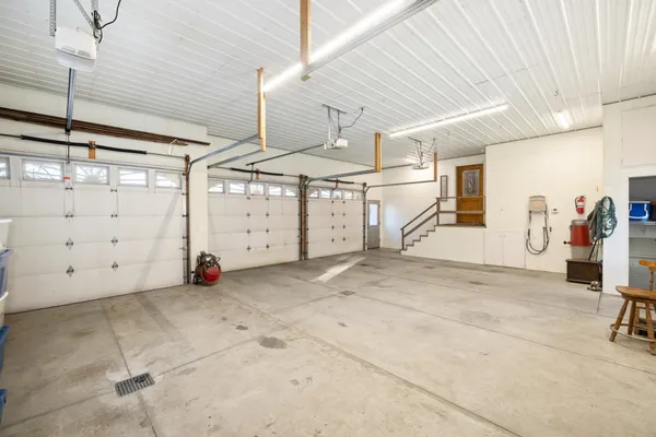 $650,000 | 102 County Road 1, Fessenden, ND 58438