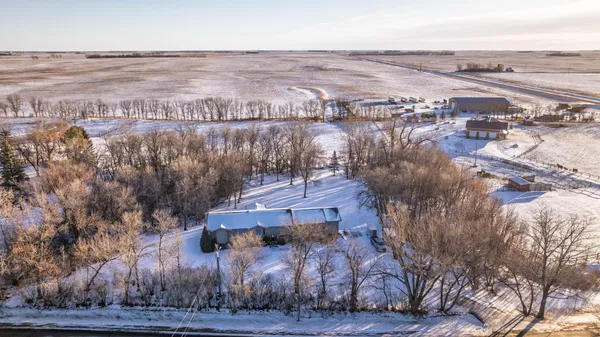 $650,000 | 102 County Road 1, Fessenden, ND 58438