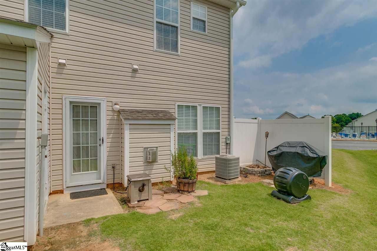 201 Spring Crossing Circle Greer, SC 29650 - Photo 4 of 30