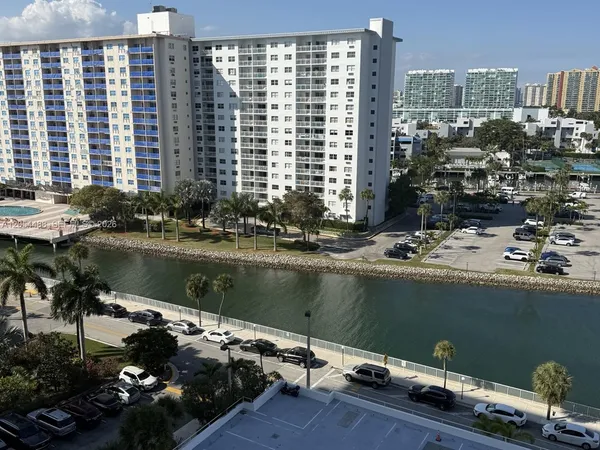 $3,000 | 500 Bayview Drive, Unit 1031, Sunny Isles Beach, FL 33160