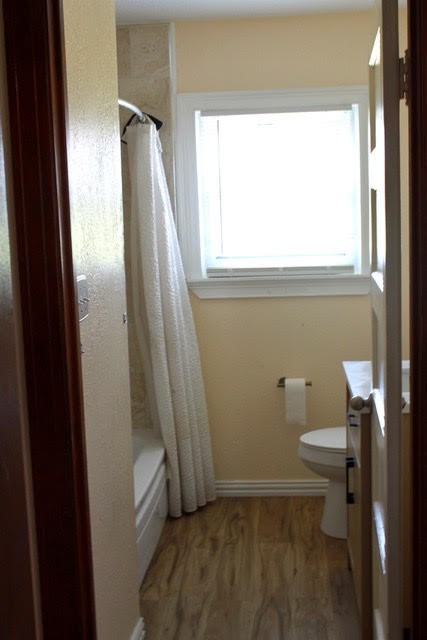 617 North Noble Road Texas City, TX 77591 - Photo 8 of 15 Bathroom