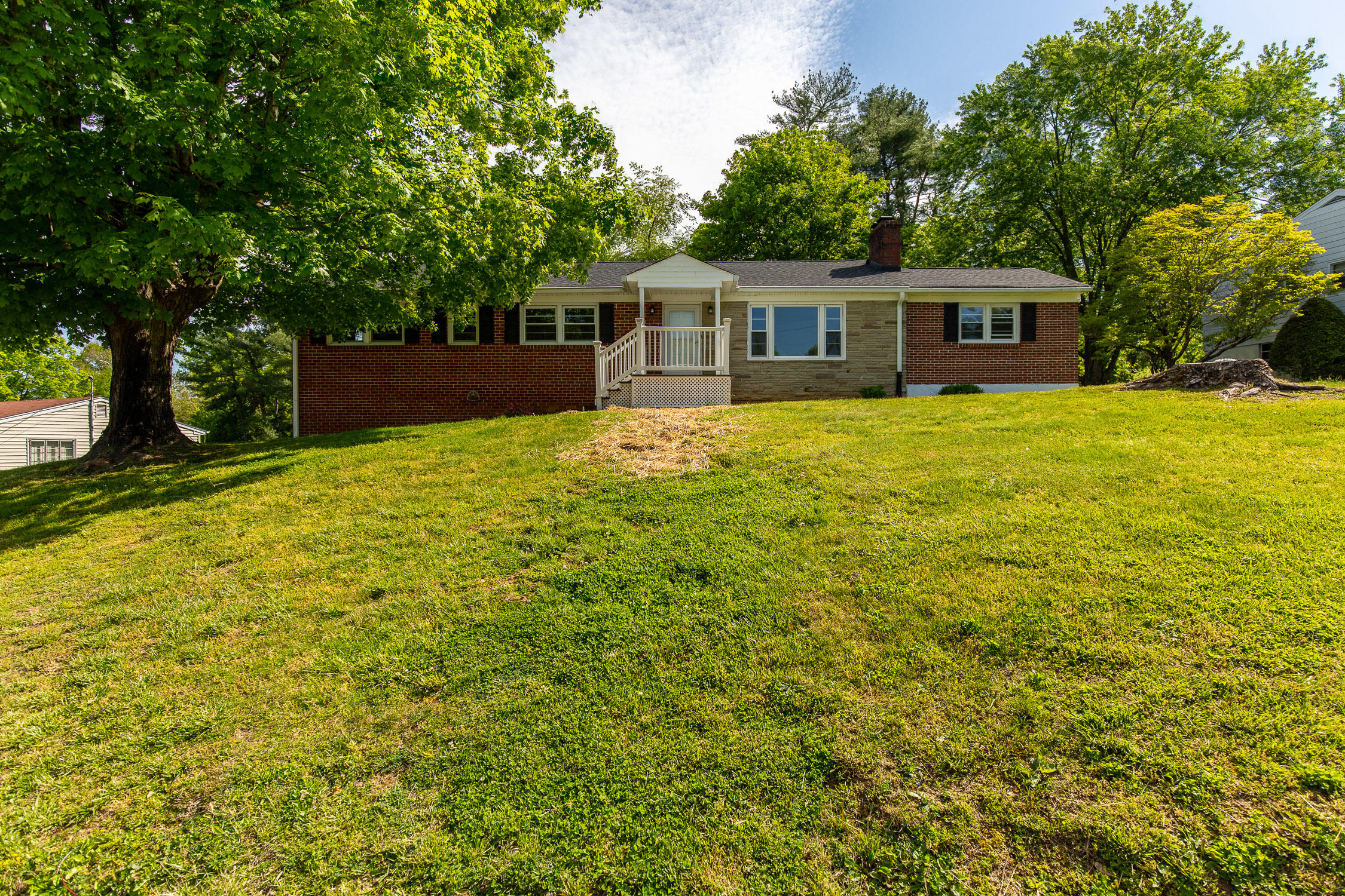 419 Cheyenne Road Bristol, VA 24201 - Photo 1 of 21 1
