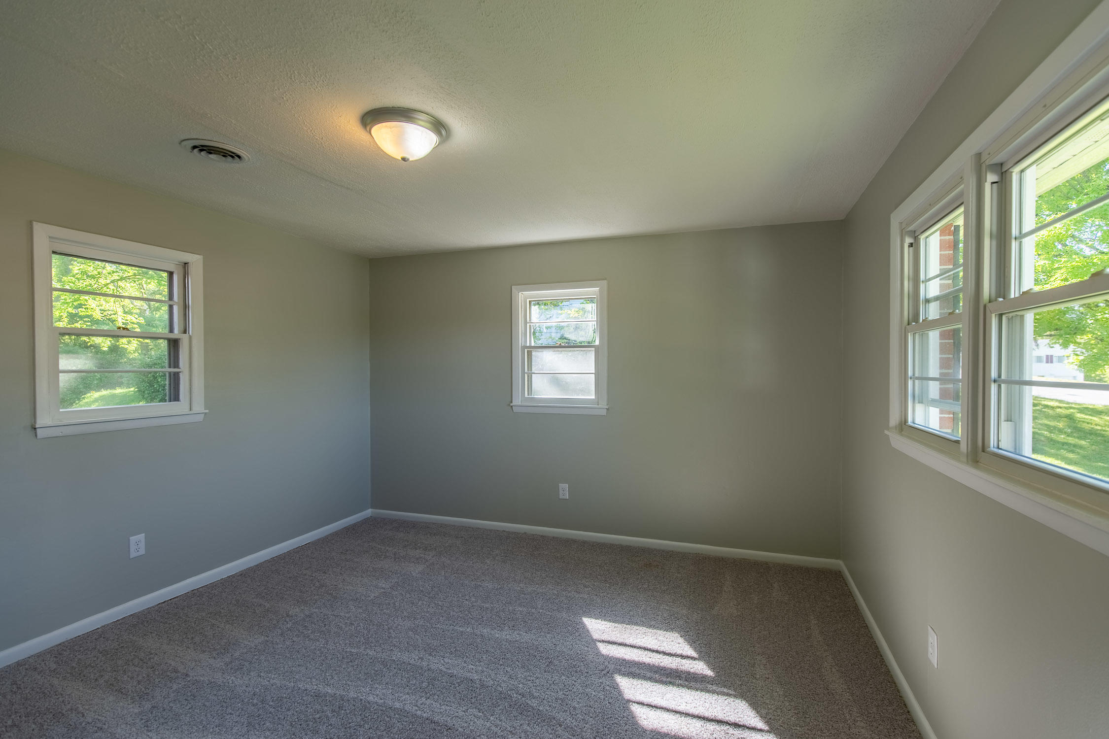419 Cheyenne Road Bristol, VA 24201 - Photo 16 of 21 bonus room