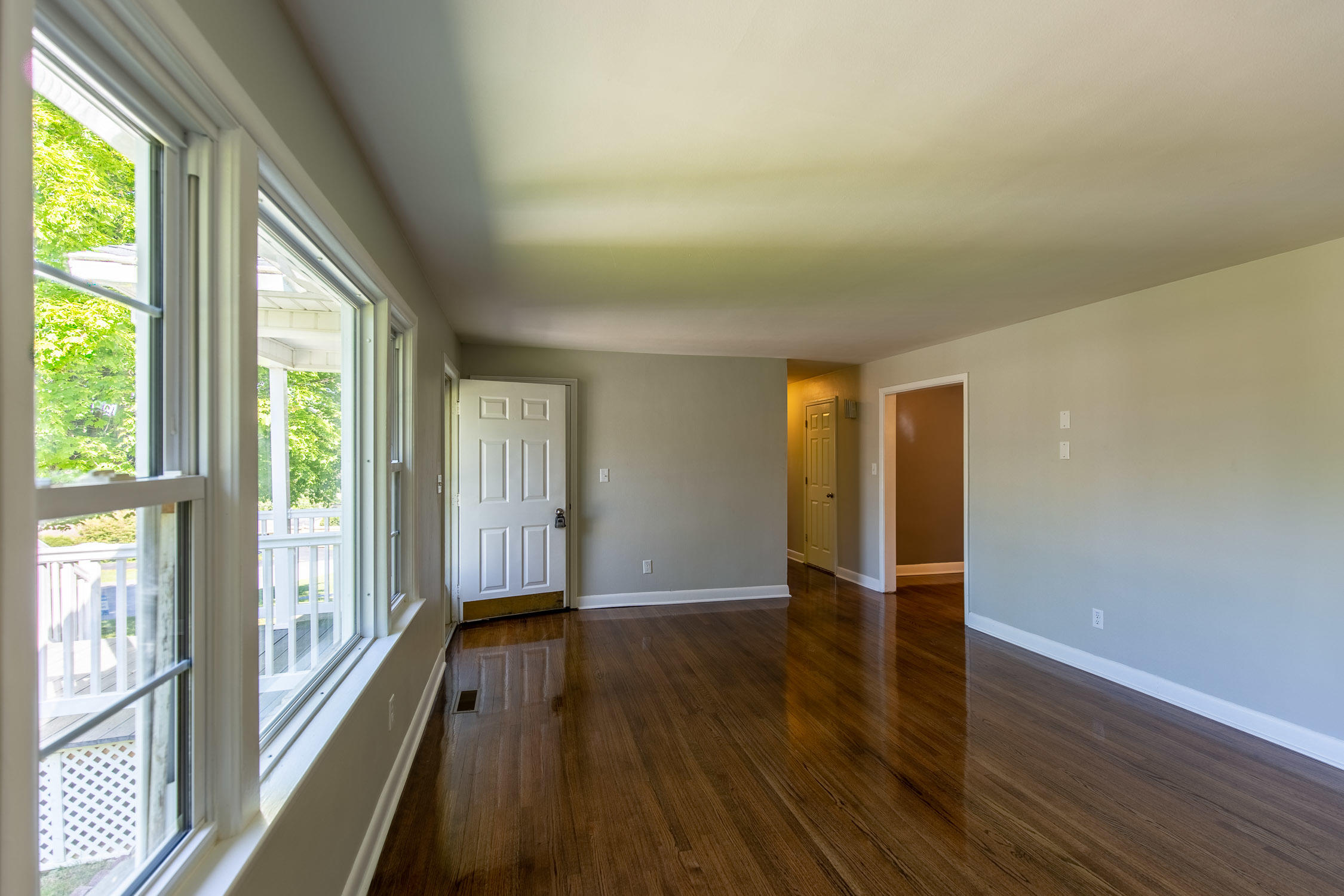 419 Cheyenne Road Bristol, VA 24201 - Photo 3 of 21 4