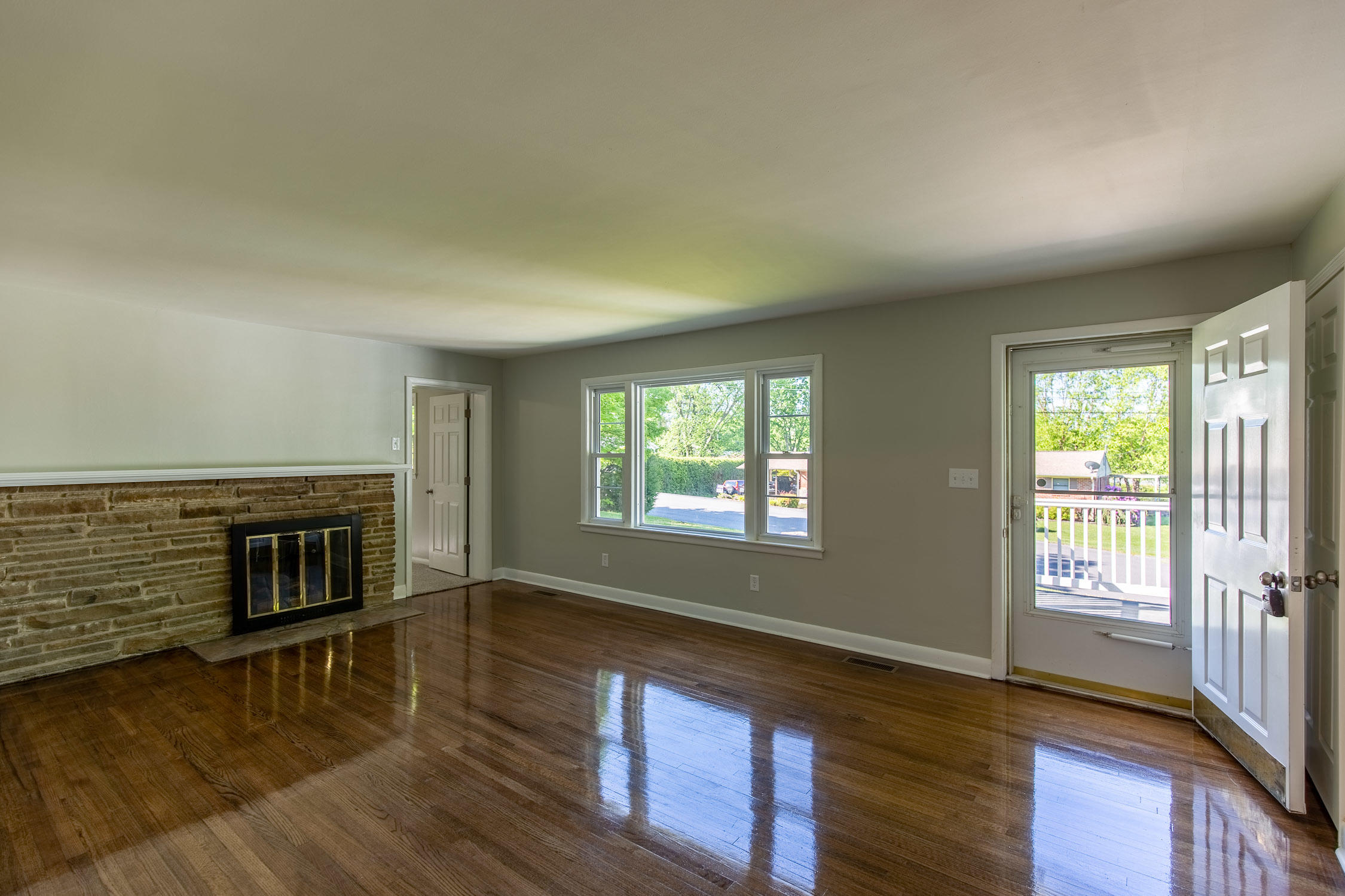 419 Cheyenne Road Bristol, VA 24201 - Photo 4 of 21 5