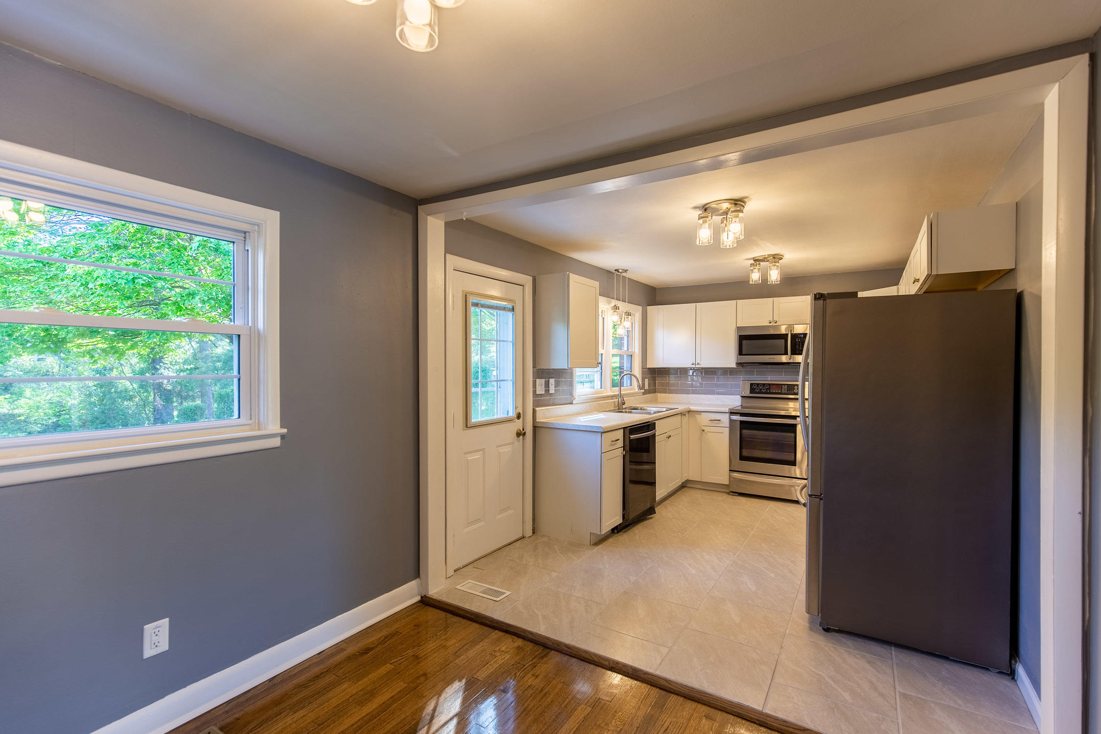 419 Cheyenne Road Bristol, VA 24201 - Photo 6 of 21 9