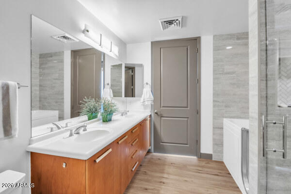 1 East Lexington Avenue, Unit 809 Phoenix, AZ 85012 - Photo 21 of 44 a bathroom with a sink a mirror and a shower