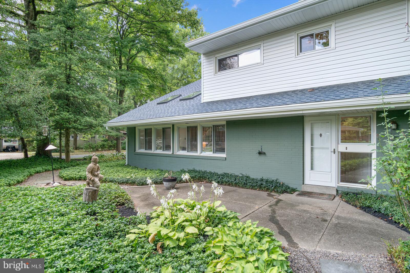 1513 Emory Road Wilmington, DE 19803 - Photo 18 of 30 Separate entrance to in-law suite