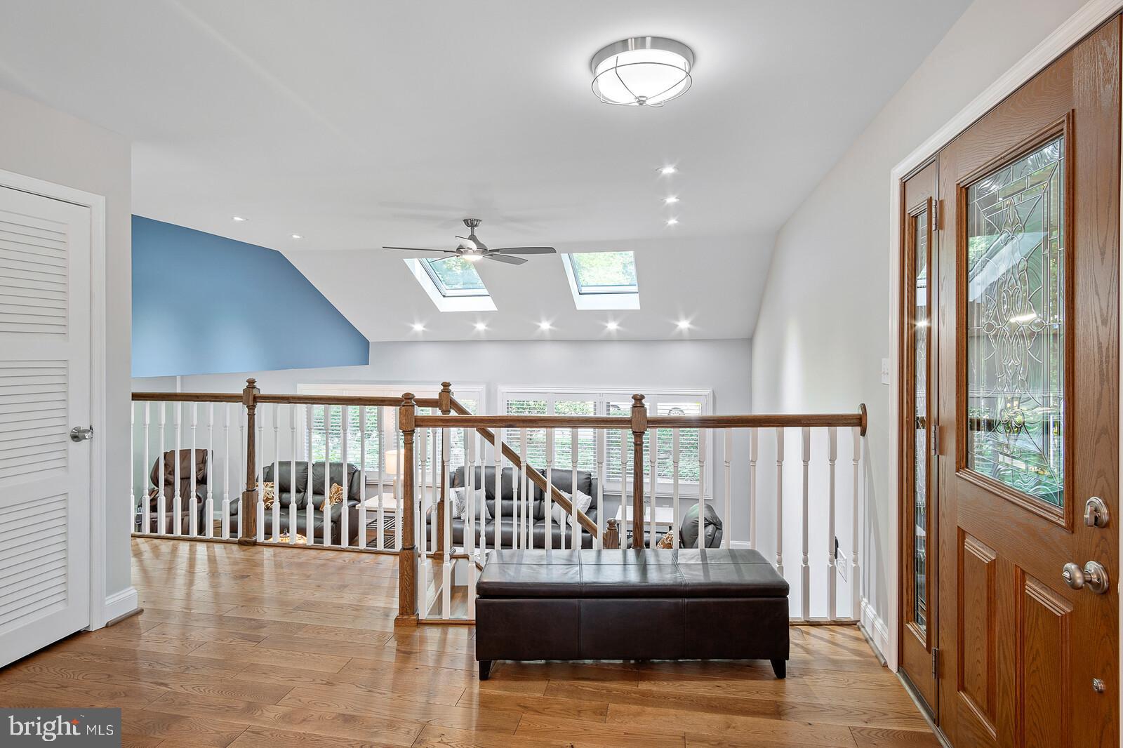 1513 Emory Road Wilmington, DE 19803 - Photo 3 of 30 Foyer entryway overlooking the living room