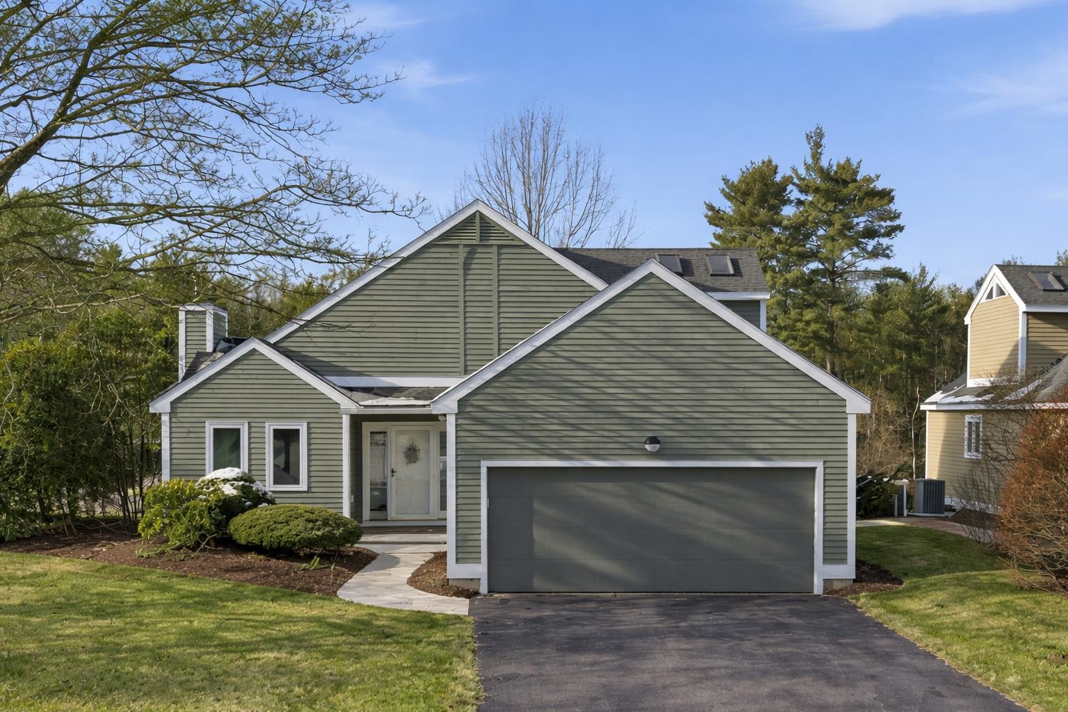 190 Chase Way, Unit 190 Manchester, NH 03104 - Photo 2 of 37