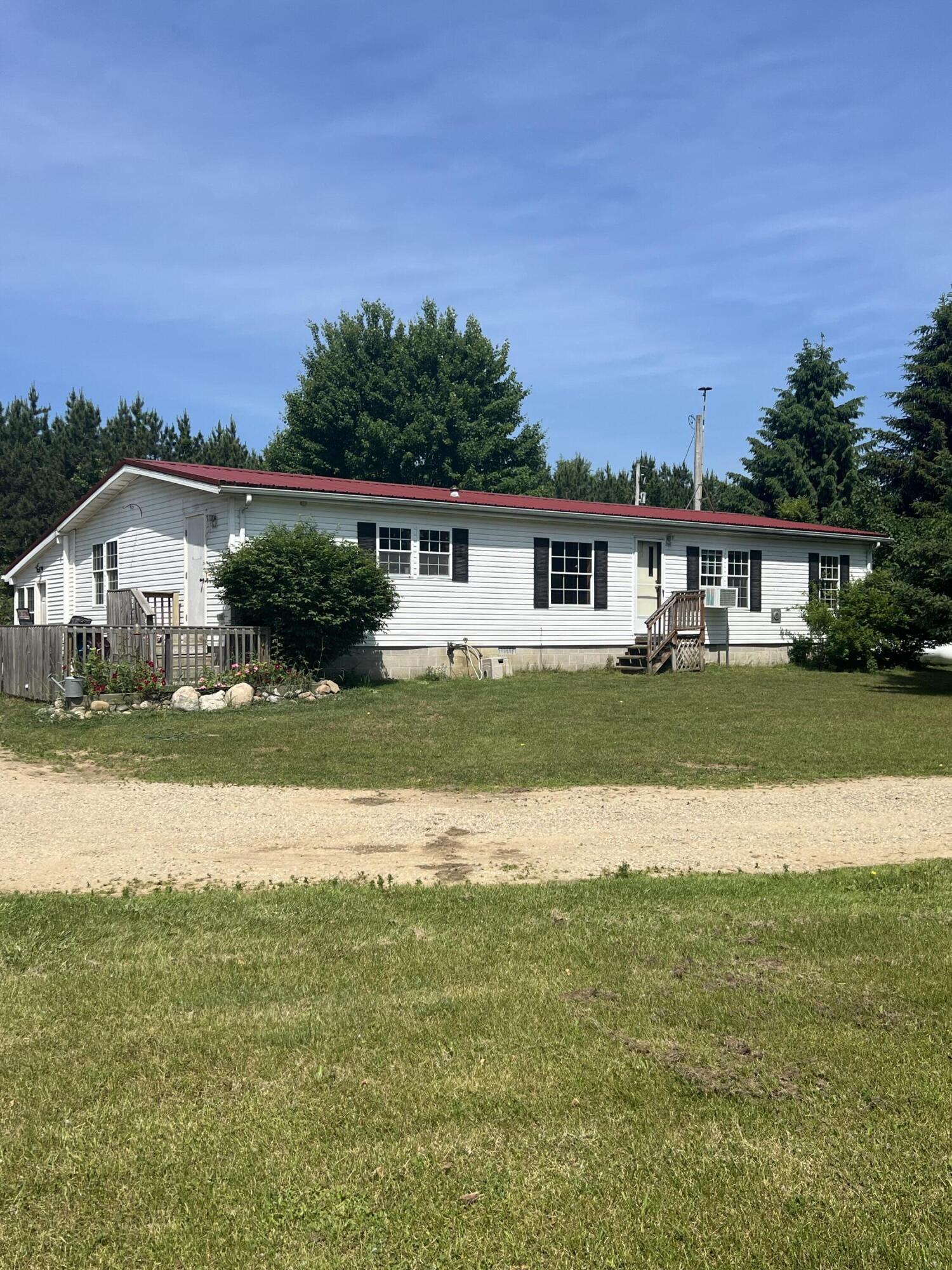 6582 South Garlock Road Carson City, MI 48811 - Photo 1 of 43 IMG_0209