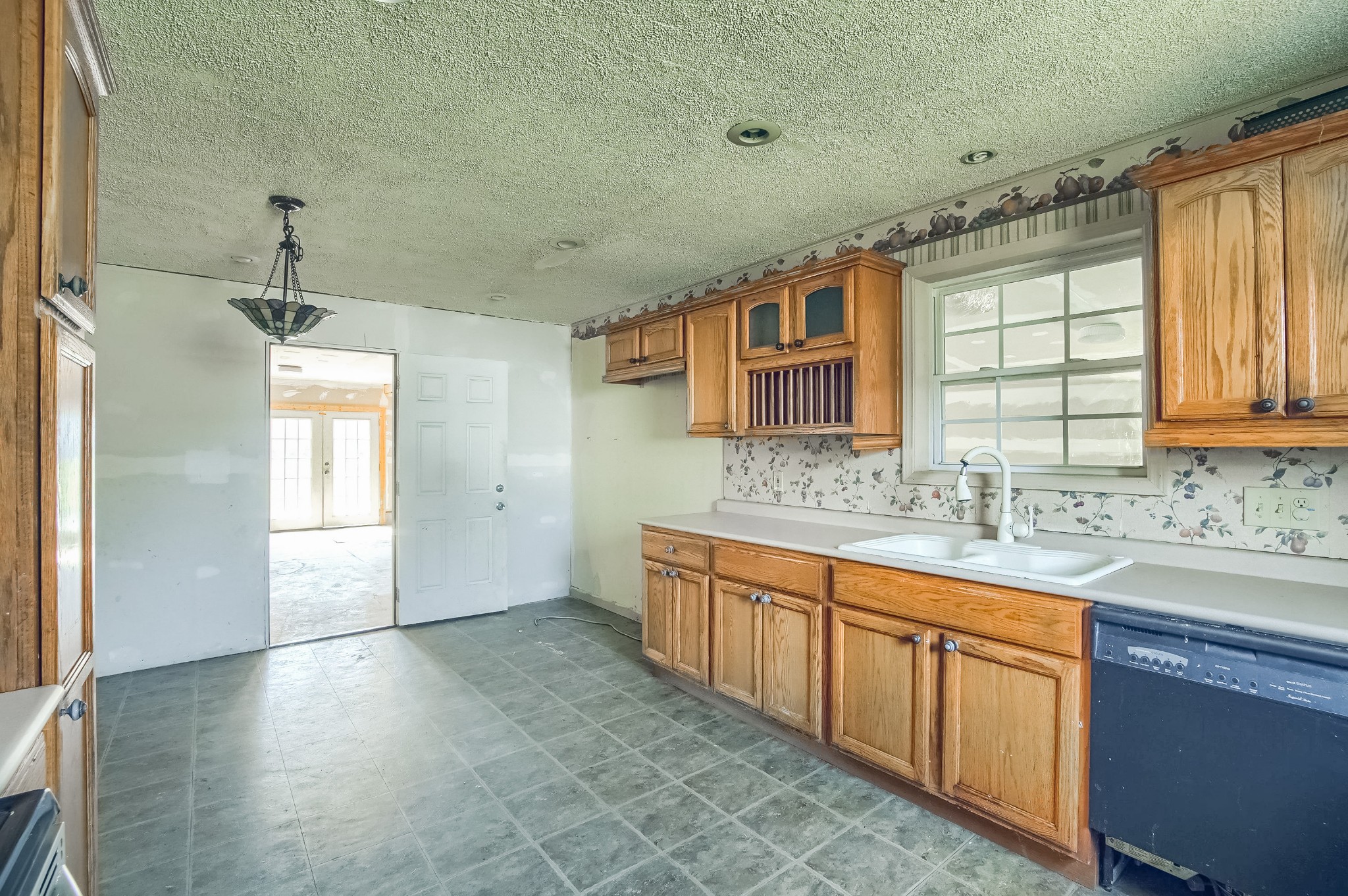 324 Randy Road Madison, TN 37115 - Photo 5 of 13 a spacious bathroom with a granite countertop sink a mirror and a bathtub