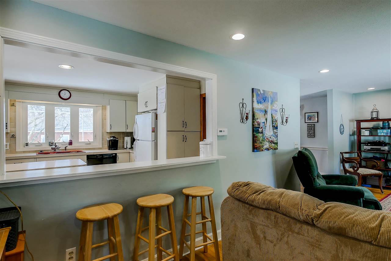 97 Peele Road Nashua, NH 03062 - Photo 11 of 33