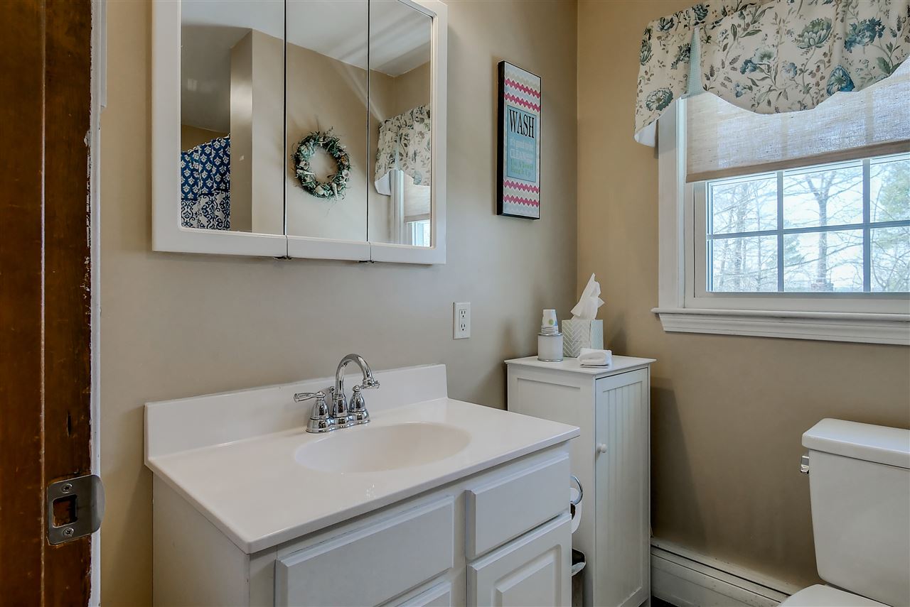 97 Peele Road Nashua, NH 03062 - Photo 19 of 33