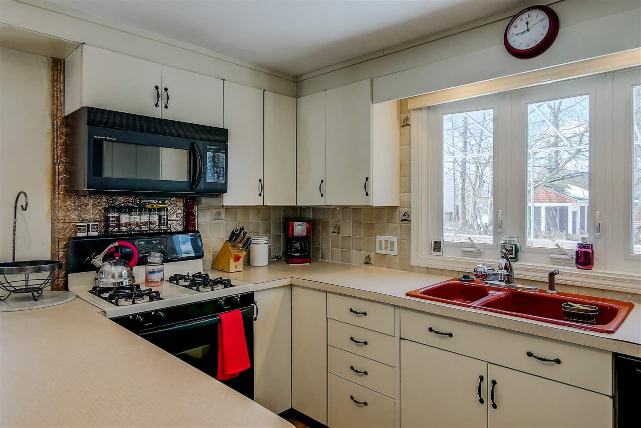 97 Peele Road Nashua, NH 03062 - Photo 5 of 33