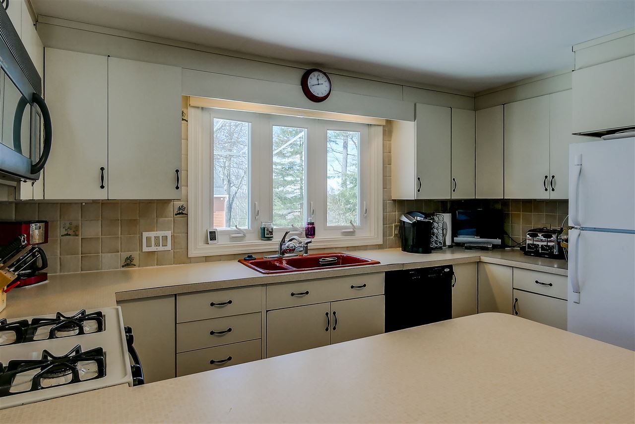 97 Peele Road Nashua, NH 03062 - Photo 6 of 33
