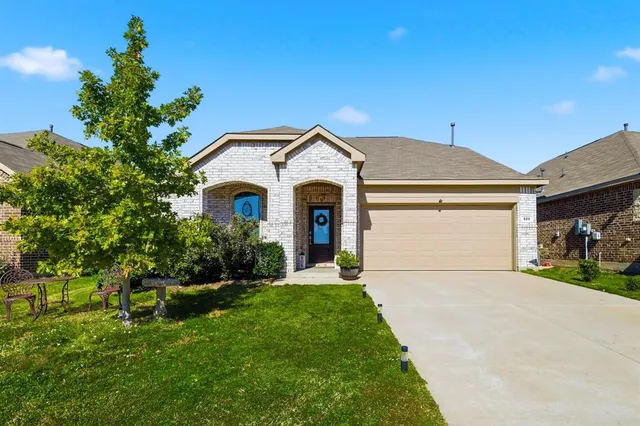 $364,000 | 528 Ranchito Pass, Fort Worth, TX 76052