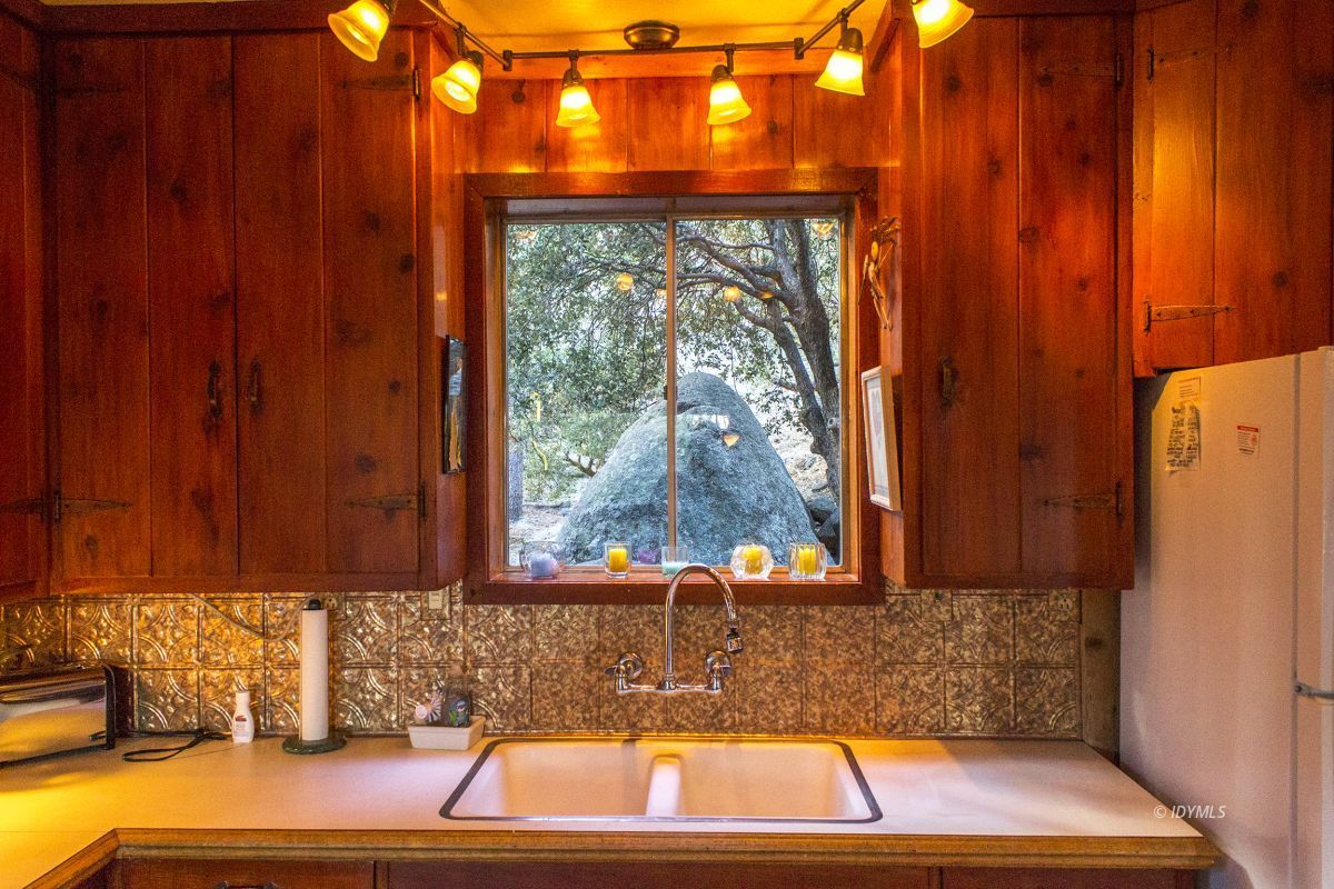 25120 Foster Lake Road Idyllwild, CA 92549 - Photo 15 of 31 a bathroom with a bathtub and window