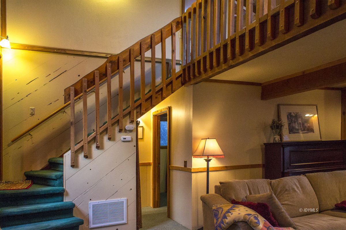 25120 Foster Lake Road Idyllwild, CA 92549 - Photo 24 of 31 a view of entryway and hall with wooden floor
