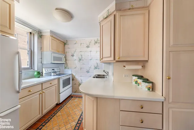 $750,000 | 137 East 36th Street, Unit 7K | Murray Hill