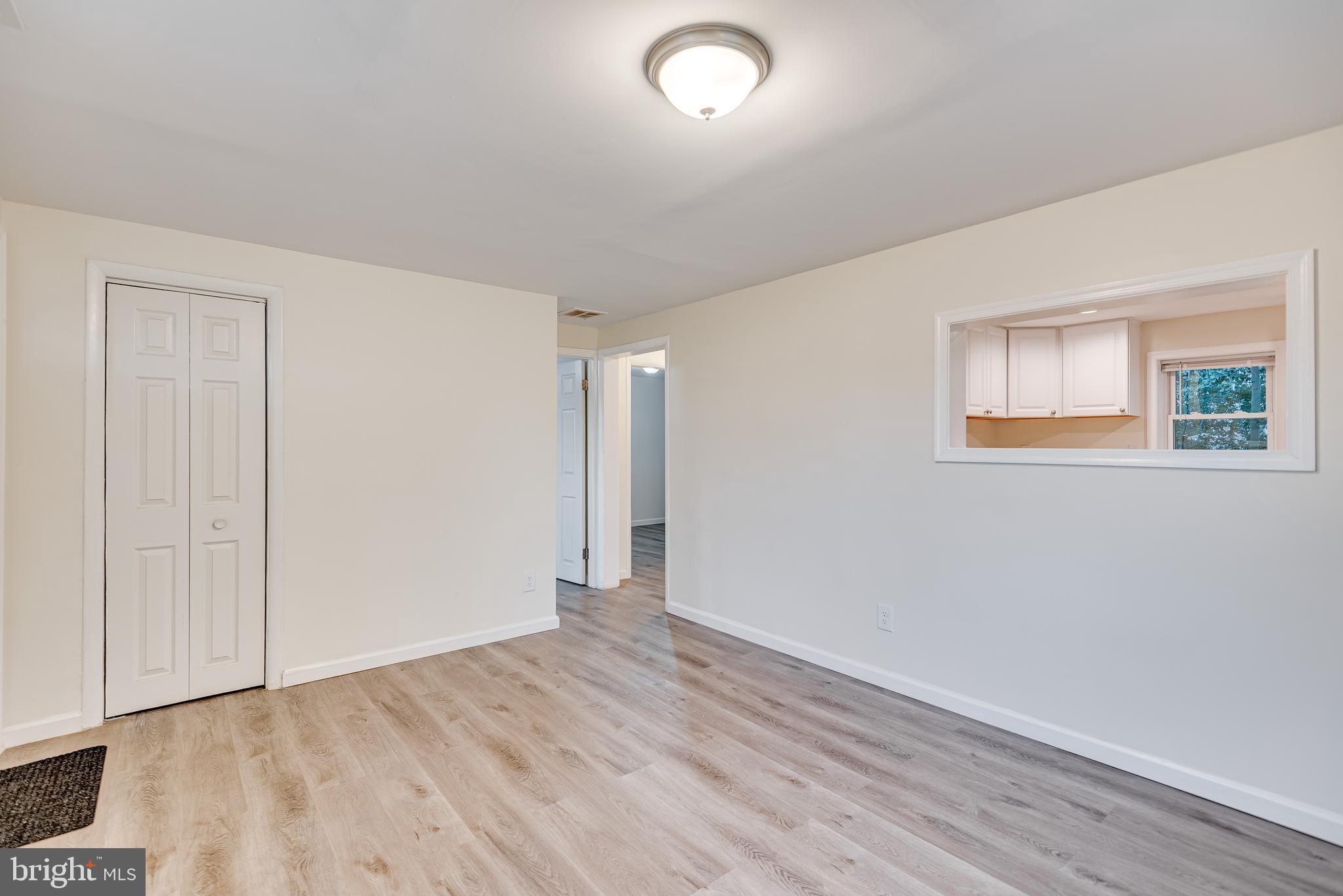 1558 Bay Head Road Annapolis, MD 21409 - Photo 7 of 33 Living Room