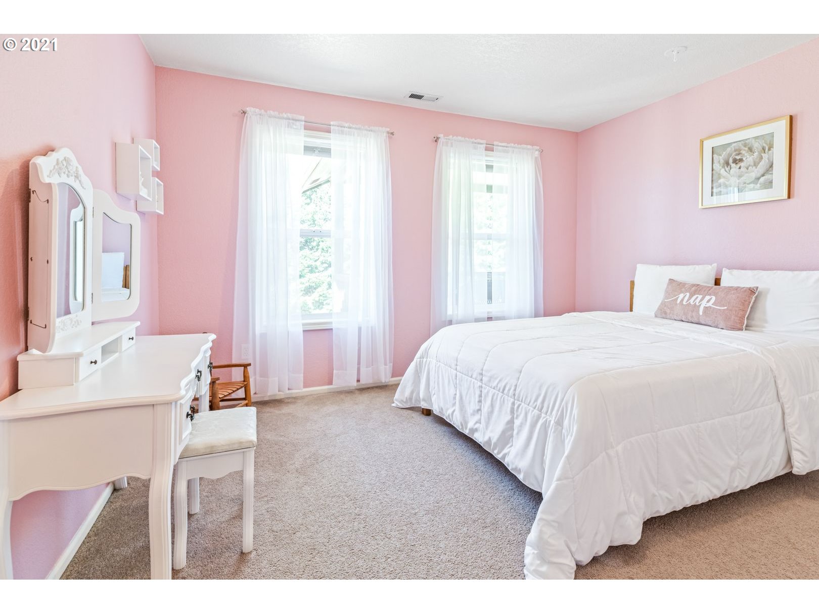 11820 Simpson Road Monmouth, OR 97361 - Photo 14 of 20 a bedroom with a bed a table and chair