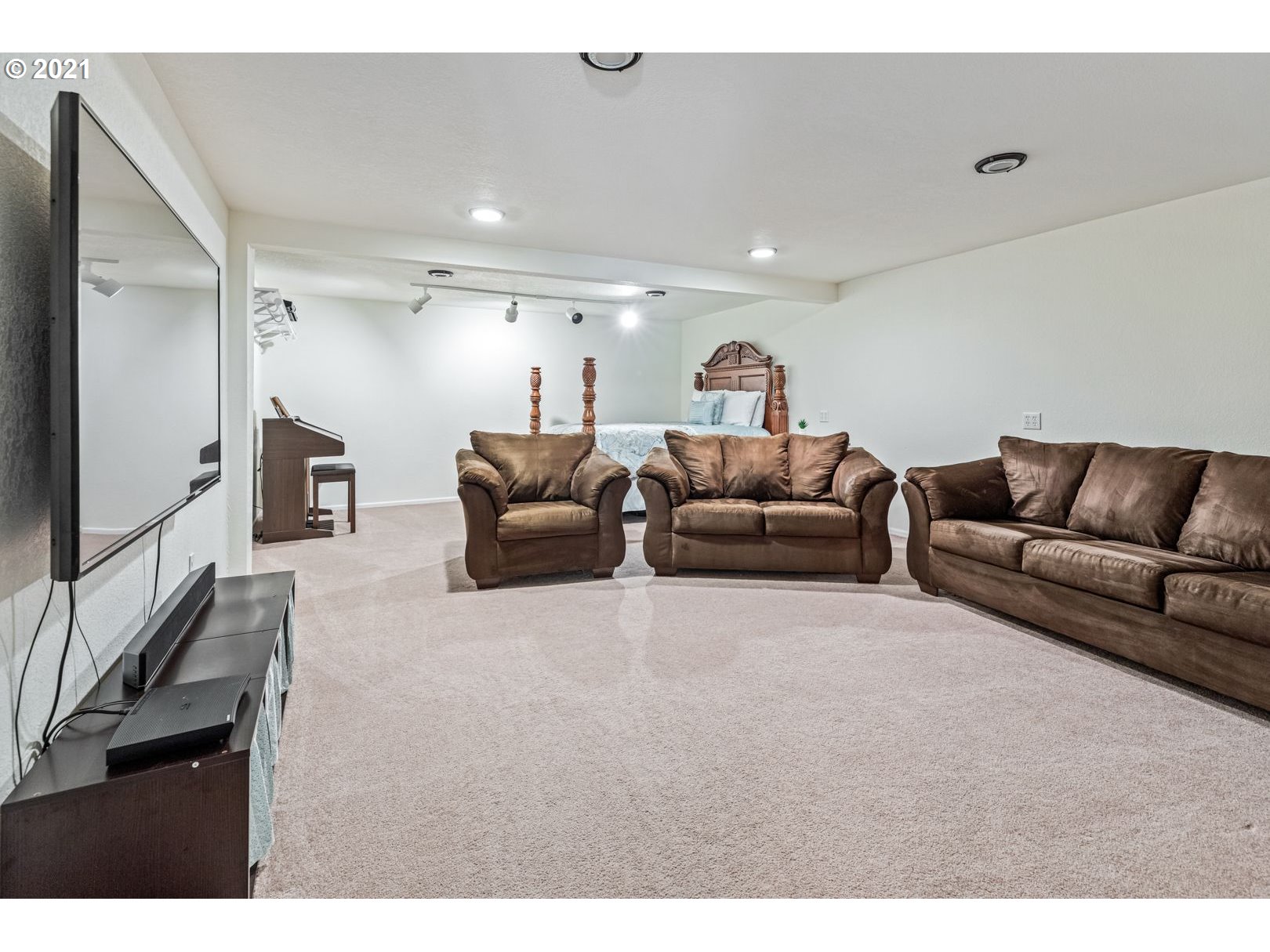 11820 Simpson Road Monmouth, OR 97361 - Photo 16 of 20 a living room with furniture and a flat screen tv