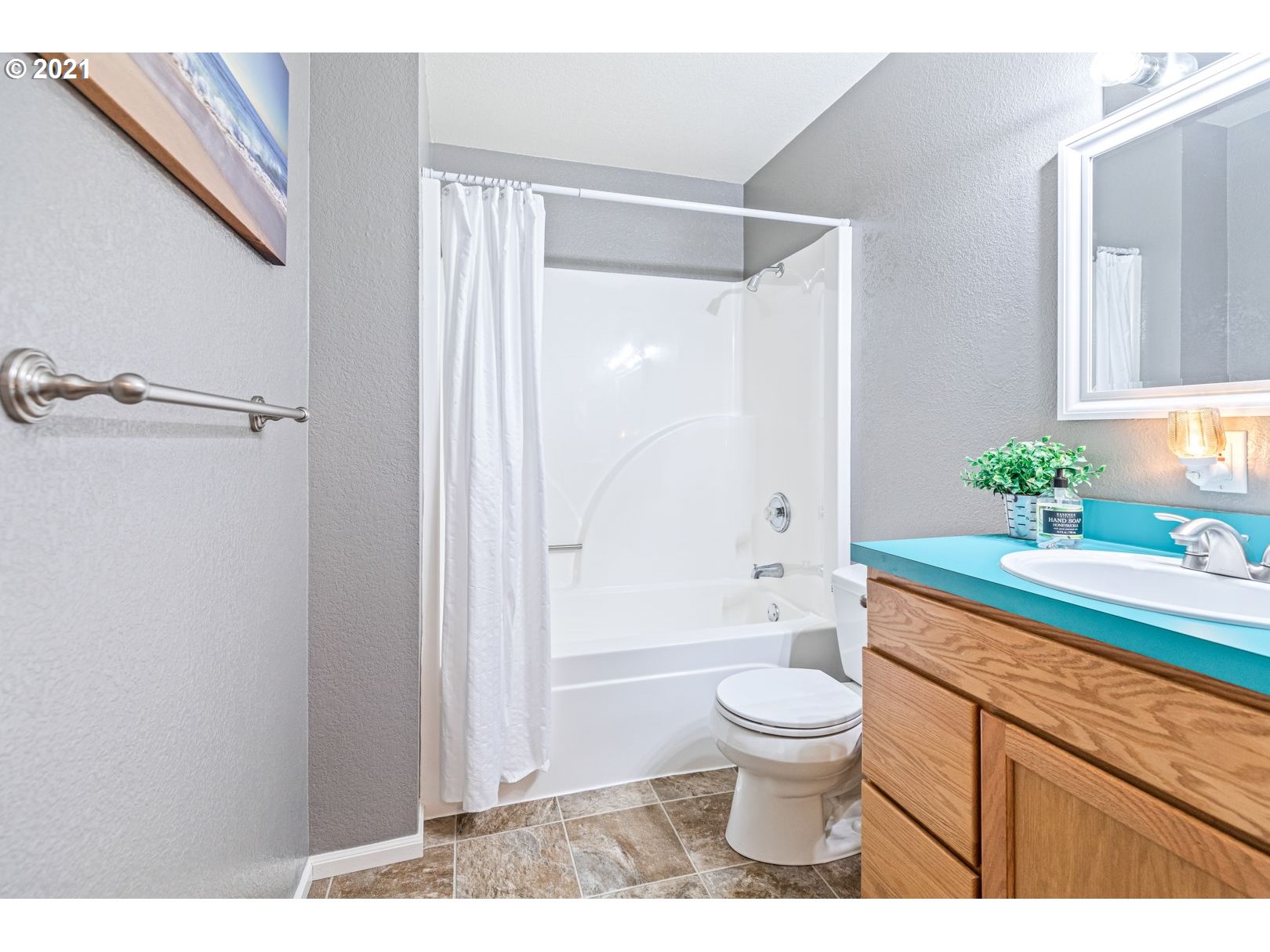 11820 Simpson Road Monmouth, OR 97361 - Photo 10 of 20 a bathroom with a sink a toilet and a large mirror