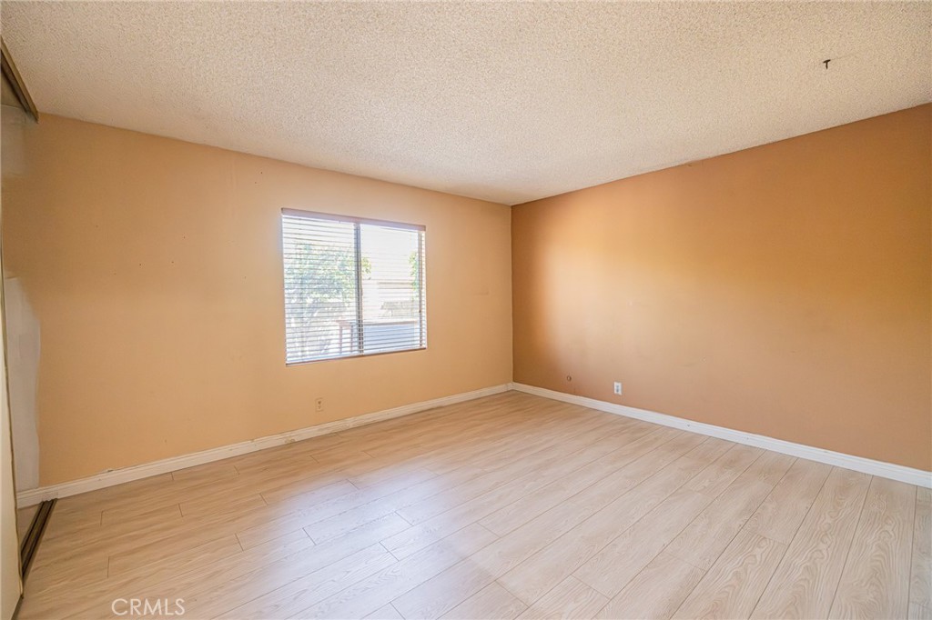 915 South Sarah Way Anaheim, CA 92805 - Photo 14 of 41 Living room