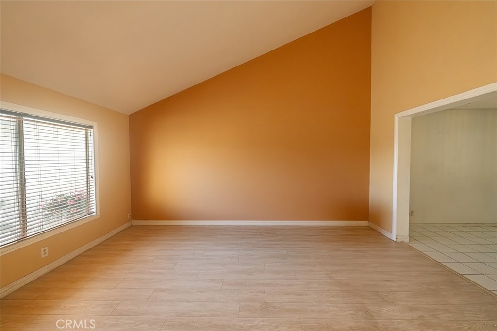 915 South Sarah Way Anaheim, CA 92805 - Photo 15 of 41 Living room