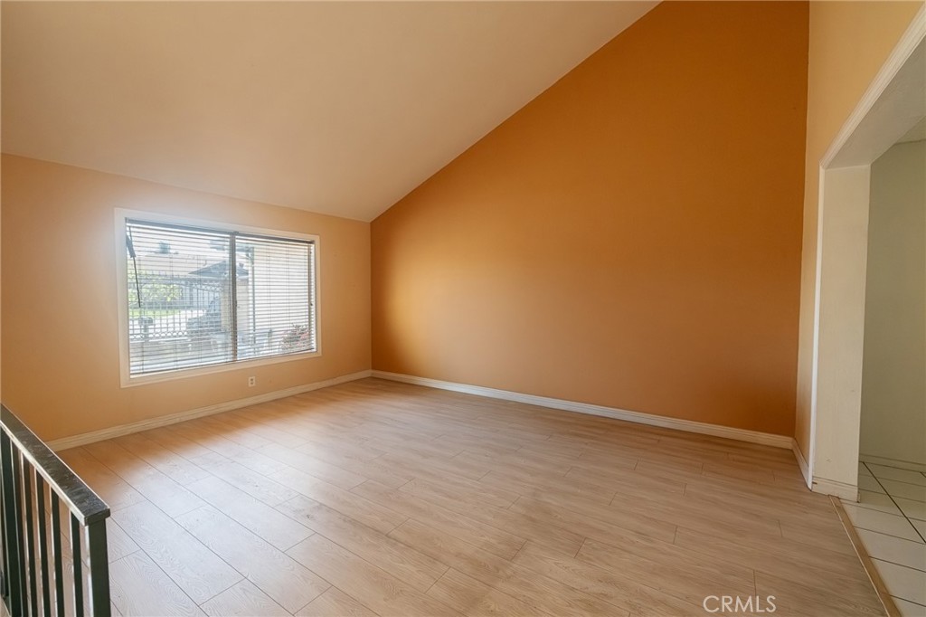 915 South Sarah Way Anaheim, CA 92805 - Photo 18 of 41 Living room