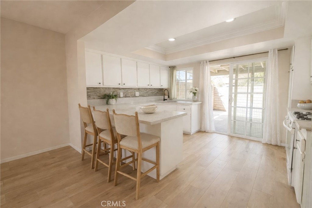 915 South Sarah Way Anaheim, CA 92805 - Photo 22 of 41 Kitchen