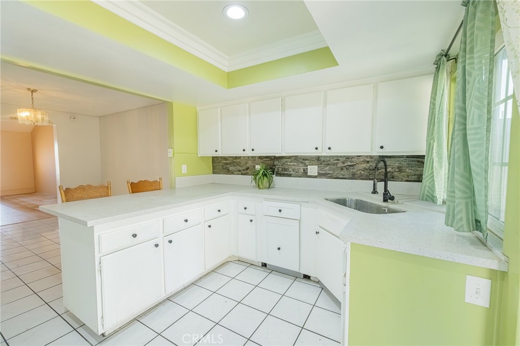 915 South Sarah Way Anaheim, CA 92805 - Photo 26 of 41 Kitchen