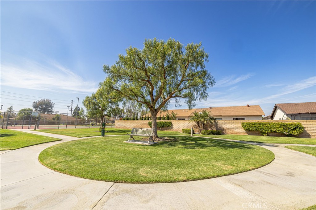 915 South Sarah Way Anaheim, CA 92805 - Photo 34 of 41 community