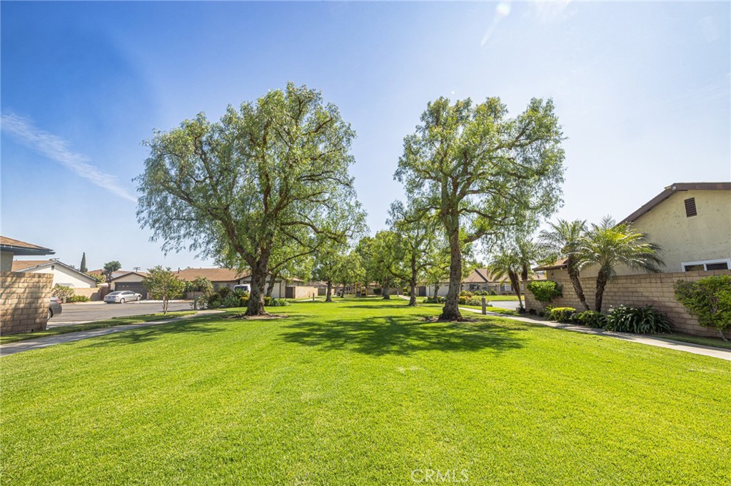 915 South Sarah Way Anaheim, CA 92805 - Photo 35 of 41 community