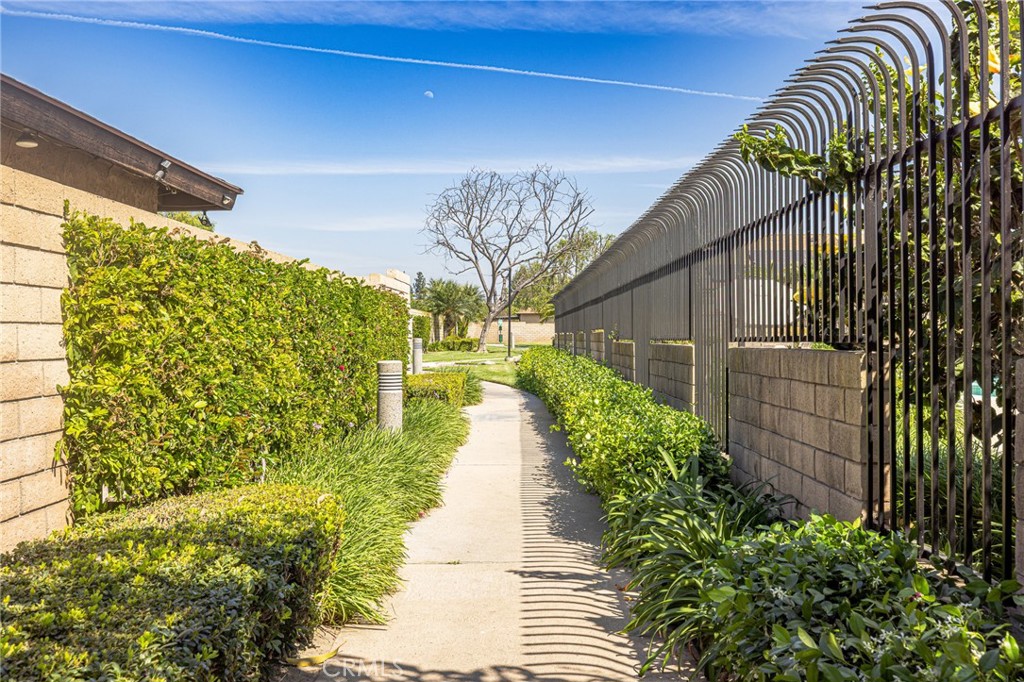 915 South Sarah Way Anaheim, CA 92805 - Photo 36 of 41 Community