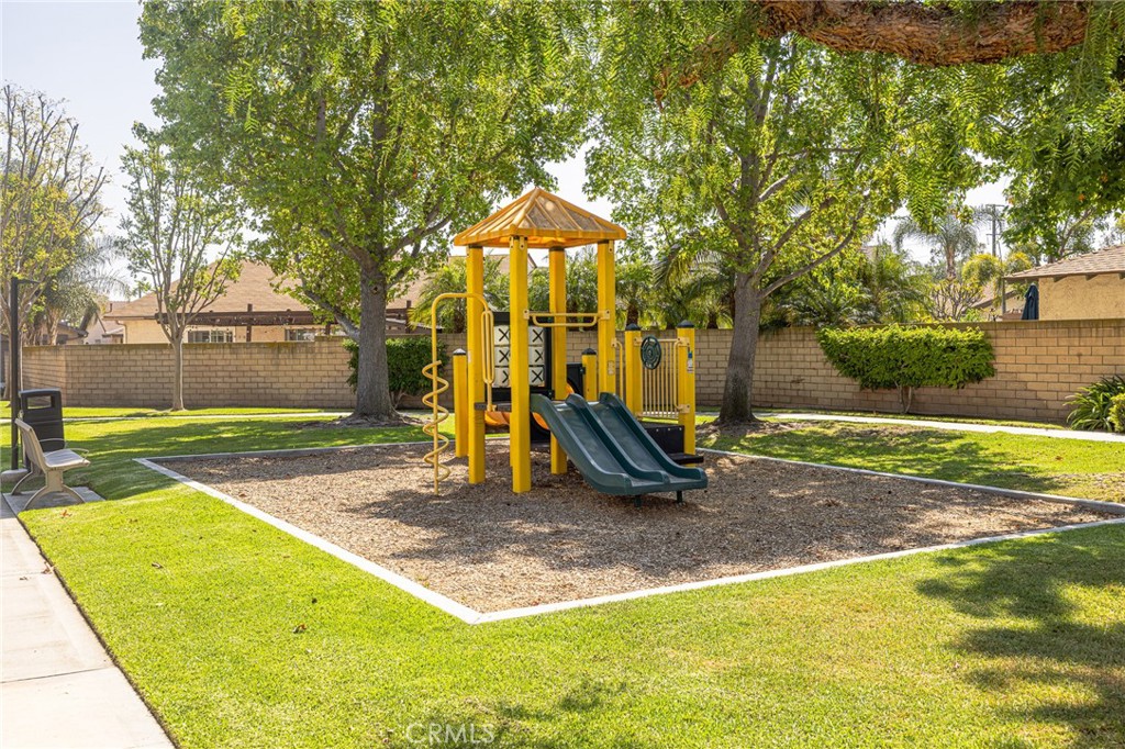 915 South Sarah Way Anaheim, CA 92805 - Photo 37 of 41 Playground