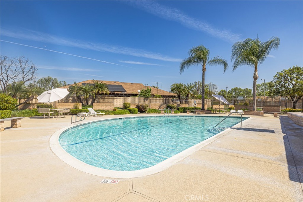 915 South Sarah Way Anaheim, CA 92805 - Photo 39 of 41 community pool