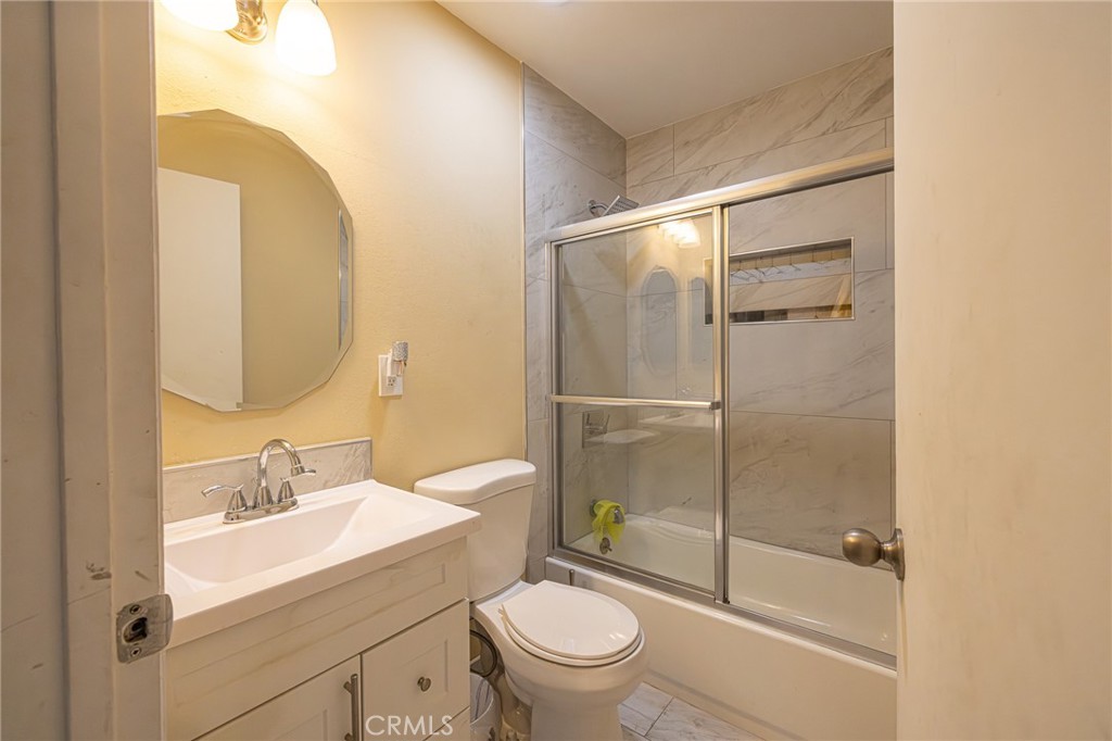 915 South Sarah Way Anaheim, CA 92805 - Photo 7 of 41 Bath 1 virtually staged