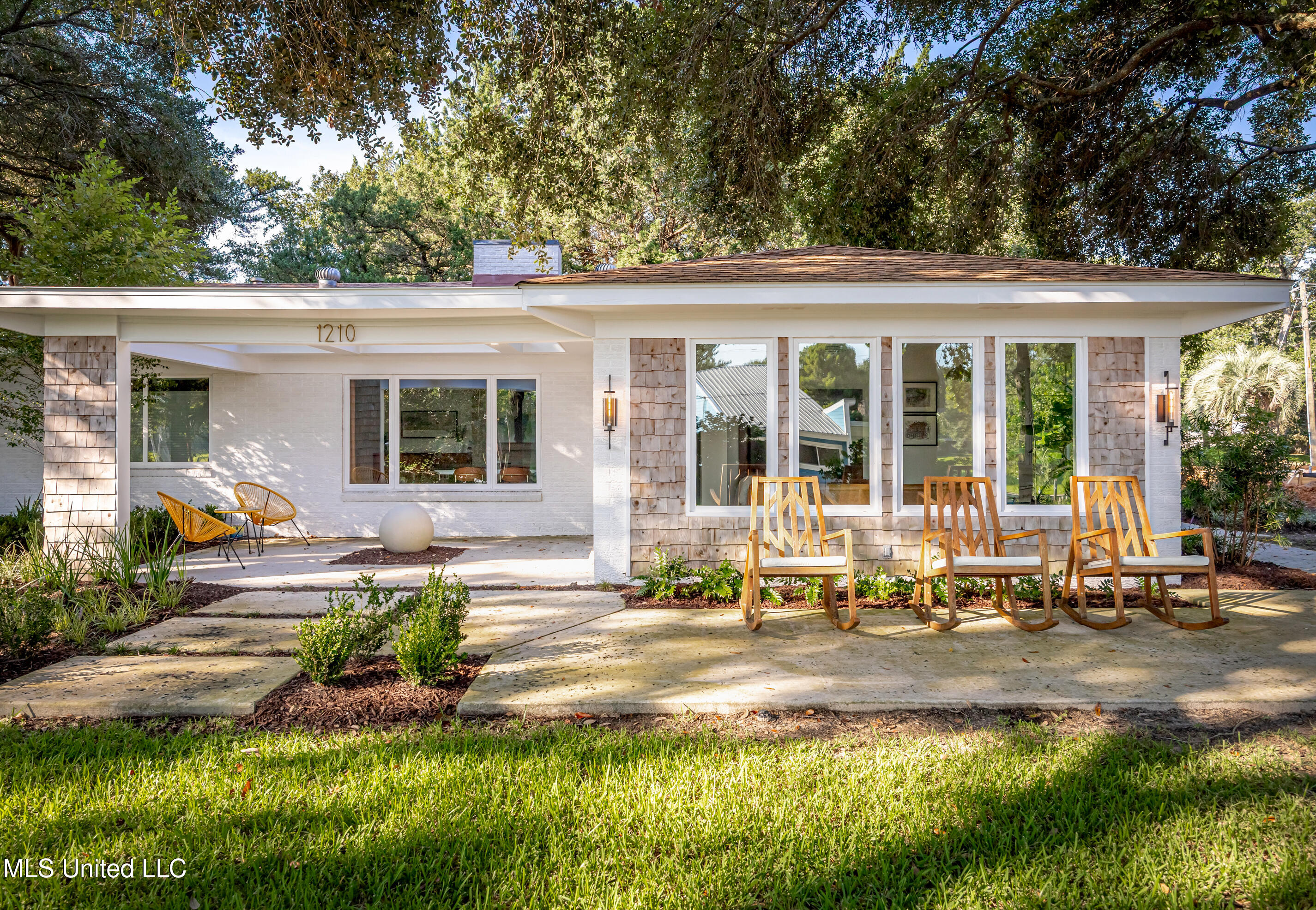 1210 Harbor Road Ocean Springs, MS 39564 - Photo 2 of 78 IMG_6978