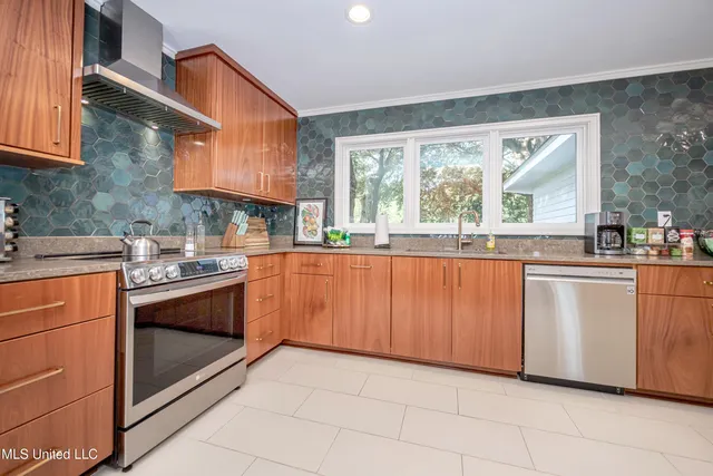 $939,900 | 1210 Harbor Road, Ocean Springs, MS 39564